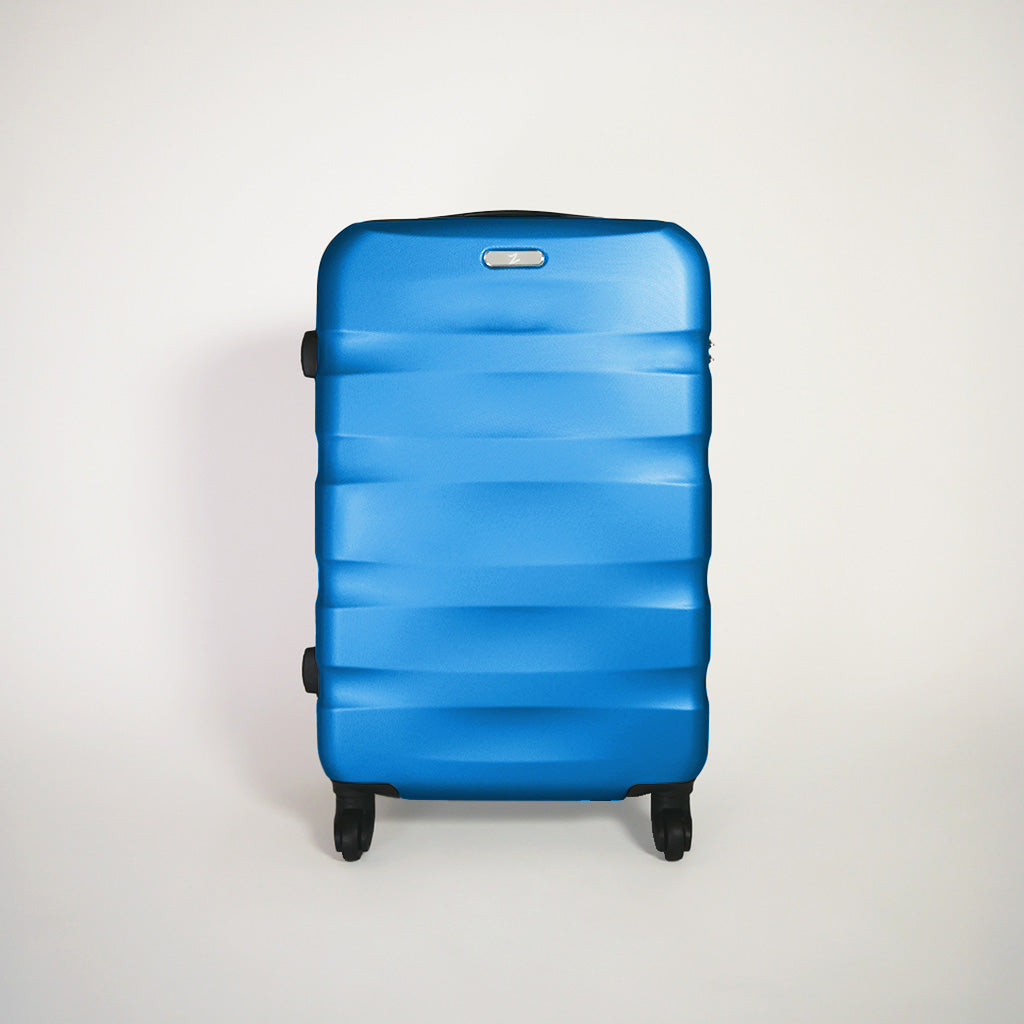 Fronte valigia blu rigida del set trolley 4 ruote