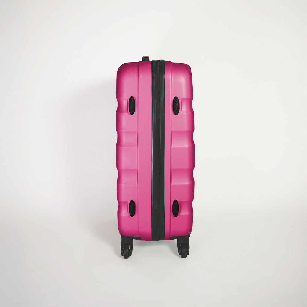 Lato destro valigia fucsia rigida del set trolley 4 ruote con piedini