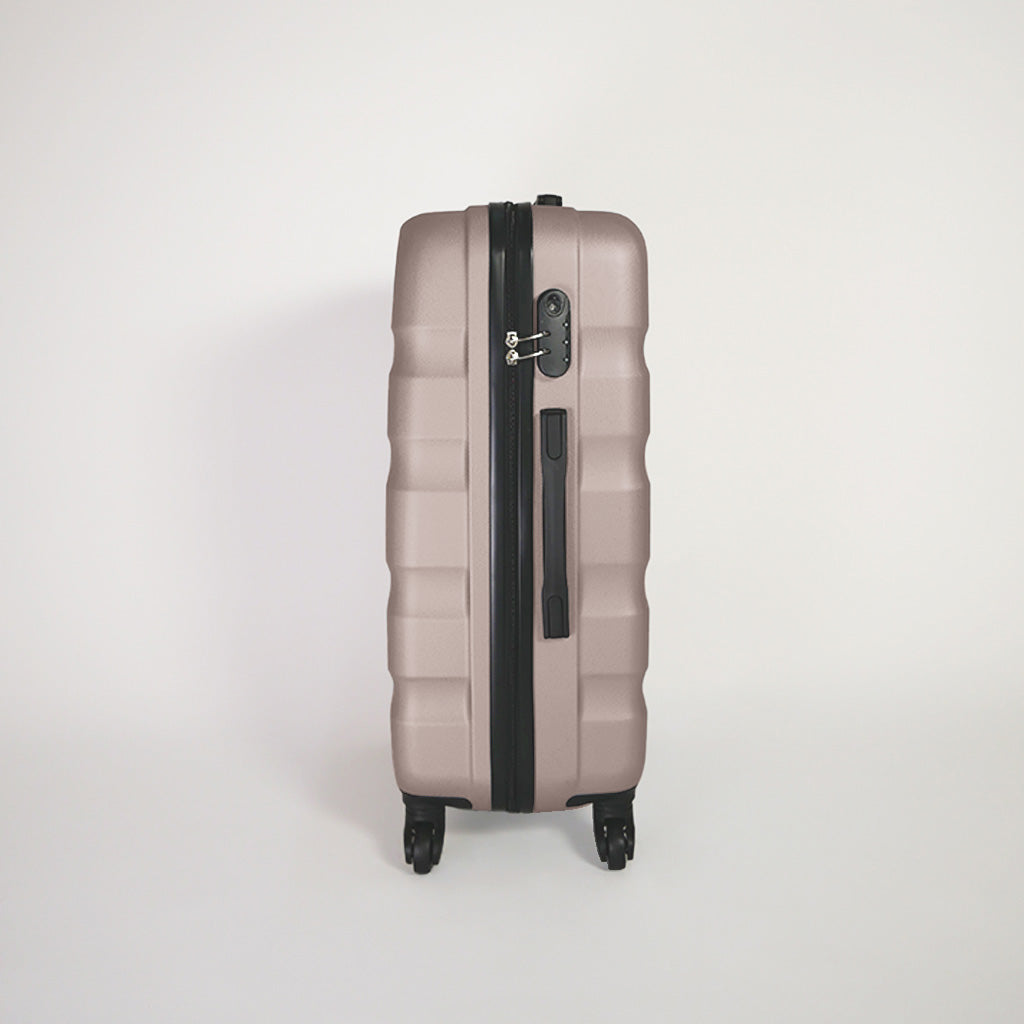 Lato sinistro valigia oro rosa rigida del set trolley 4 ruote con lucchetto