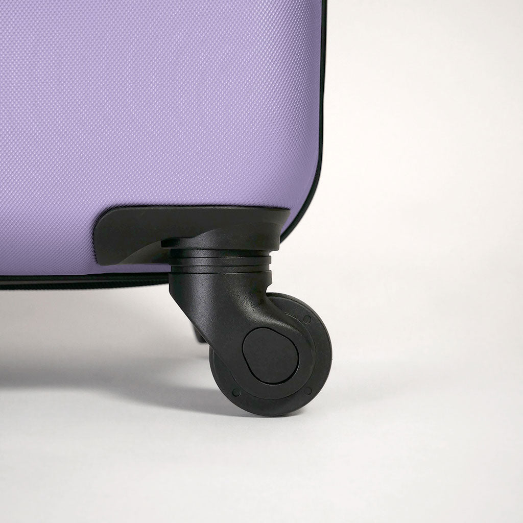 Dettaglio ruota 360 gradi valigia lilla
